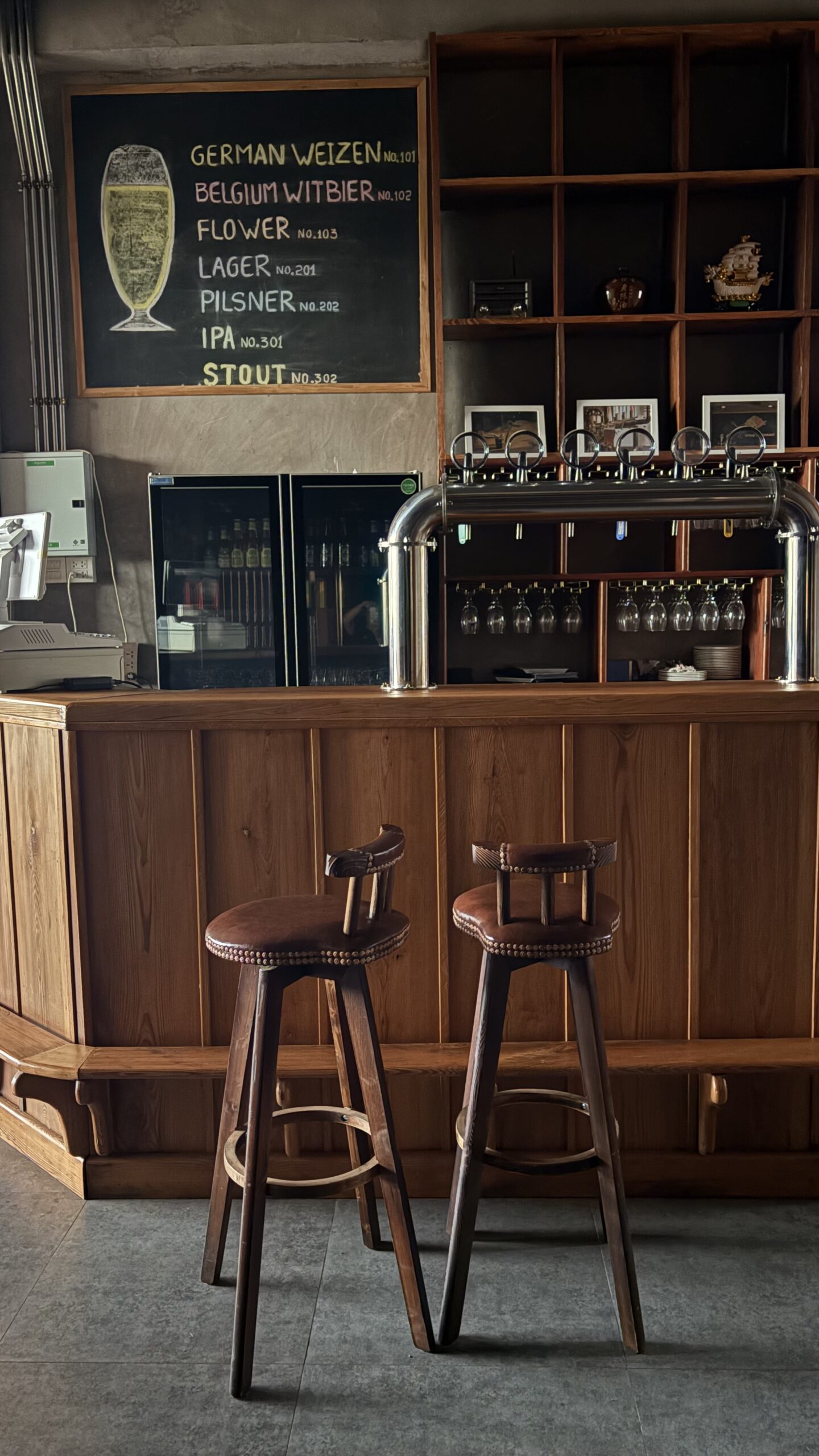 kating-craft-beer-laos-bar