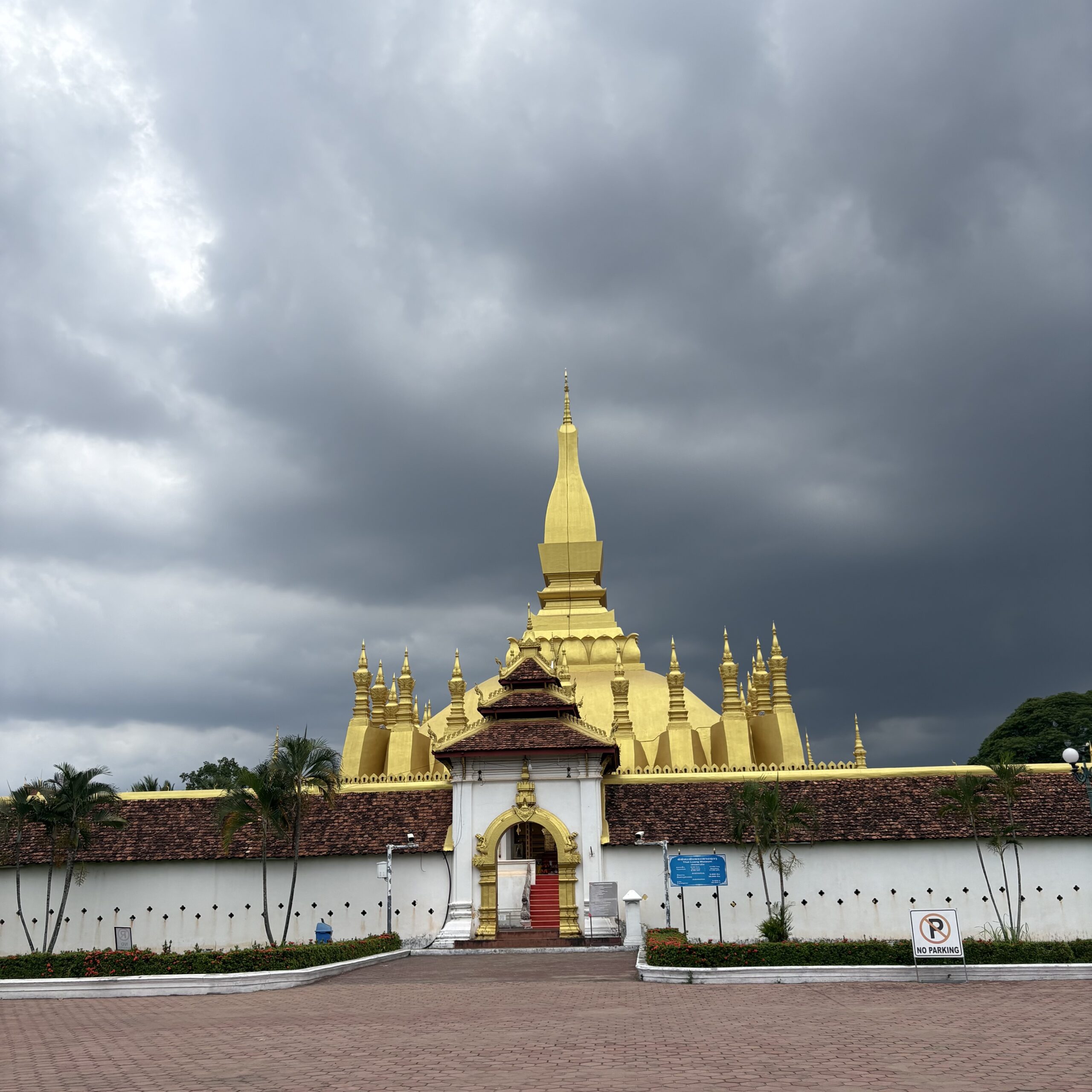 laos-vientiane-phrathat1